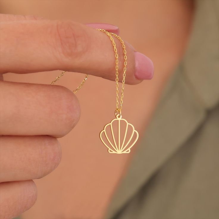Golden Shell Pendant Necklace